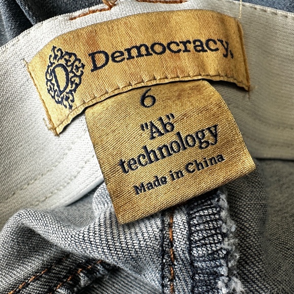 Democracy blue denim “Ab” Solution Straight-Leg Jeans – Light Wash, Size 6 - Picture 5 of 13